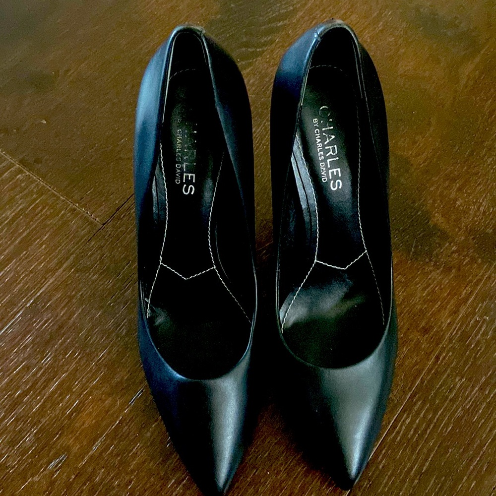 CHARLES by CHARLES DAVID black high heeled pumps. Size 7.5 See wear in pics